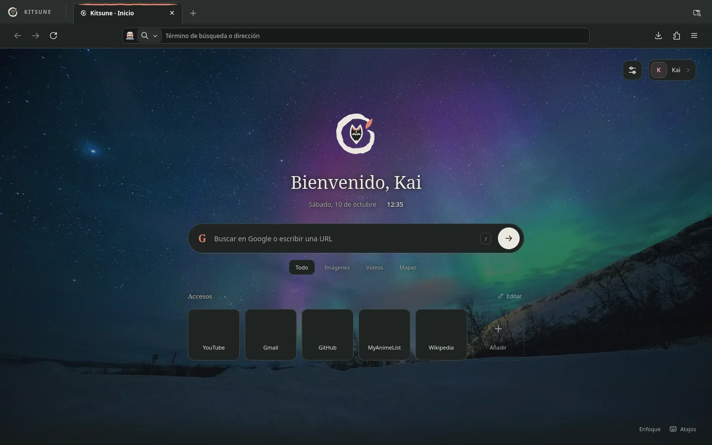 El inicio de Kitsune en tema oscuro, con una aurora de fondo.
